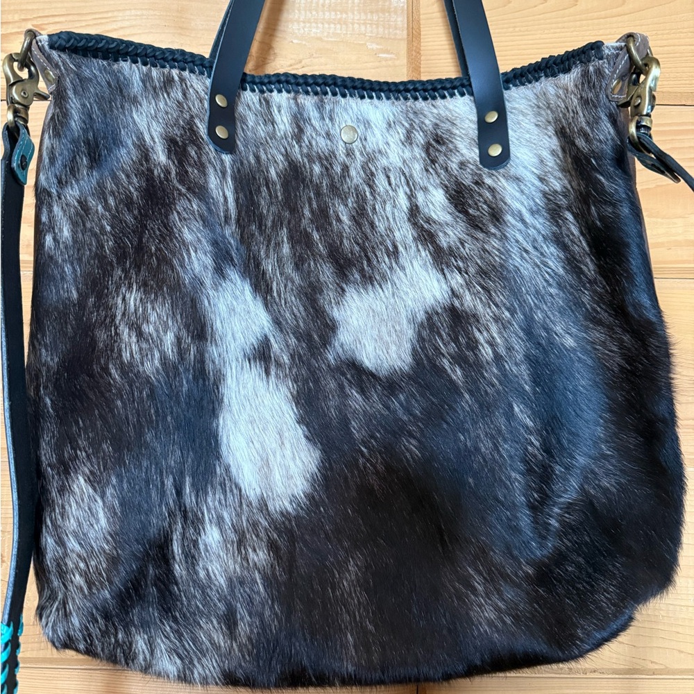 Jill’s Homestead Tote With Myra Crossbody Strap - Picture 2 of 8